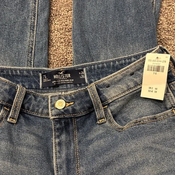 Hollister Classic Blue Denim Jeans - Picture 3 of 4